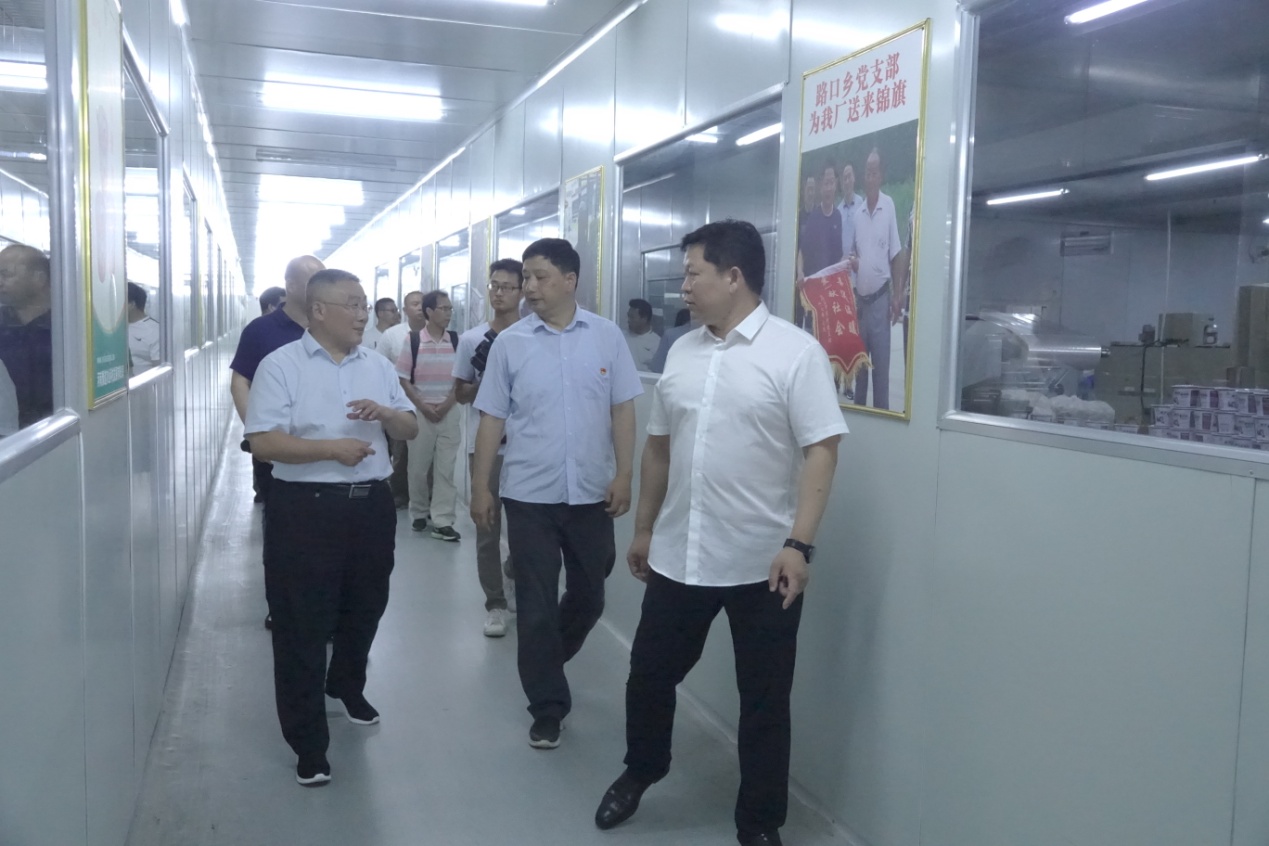 民建信陽市委主委賈作平一行來我公司調研產業扶貧工作